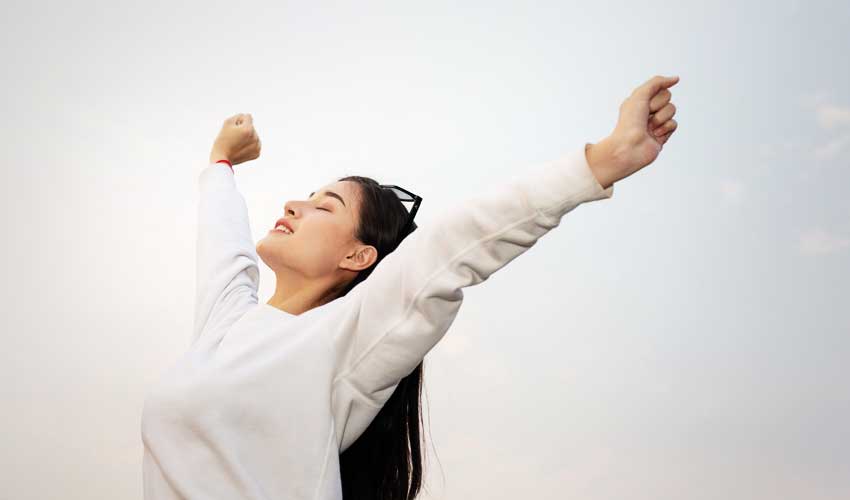 pumps oxygen around the body pumps oxygen around the body